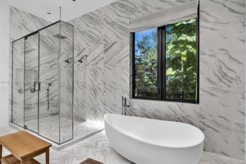 Купить виллу или дом в Майами, Флорида 6 спален, 577.67м2, № 1952404 - фото 10