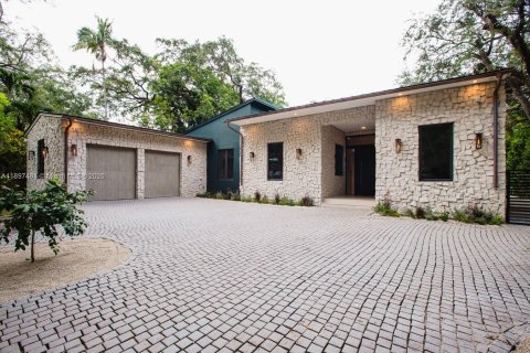 House in Miami, Florida 6 bedrooms, 577.67 sq.m. № 1952404 - photo 1