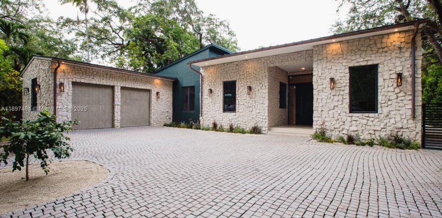 House in Miami, Florida 6 bedrooms, 577.67 sq.m. № 1952404