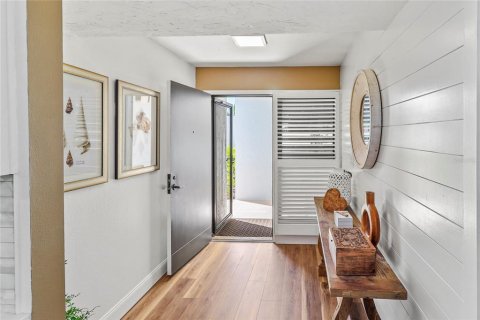 Снять в аренду кондоминиум в Лонгбоут-Ки, Флорида 6 комнат, 198.25м2, № 861350 - фото 4