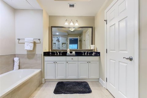 Condominio en venta en Four Corners, Florida, 3 dormitorios, 156.63 m2 № 2196977 - foto 19
