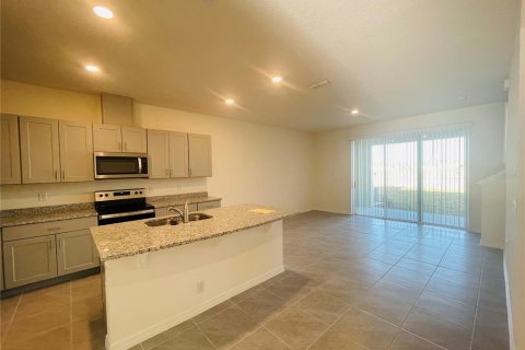 Townhouse in Kissimmee, Florida 3 bedrooms, 155.43 sq.m. № 2201975 - photo 5