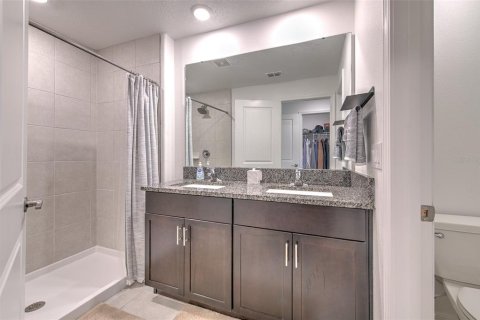 Townhouse in PALM RIVER TOWNHOMES in Tampa, Florida 2 bedrooms, 145.76 sq.m. № 2208371 - photo 15