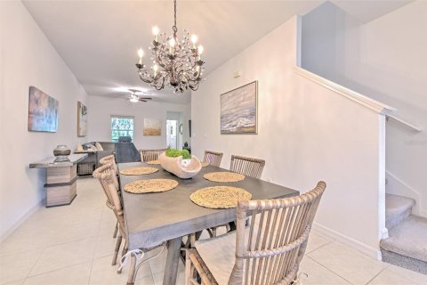 Townhouse in PALM RIVER TOWNHOMES in Tampa, Florida 2 bedrooms, 145.76 sq.m. № 2208371 - photo 7