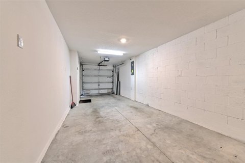 Townhouse in PALM RIVER TOWNHOMES in Tampa, Florida 2 bedrooms, 145.76 sq.m. № 2208371 - photo 26