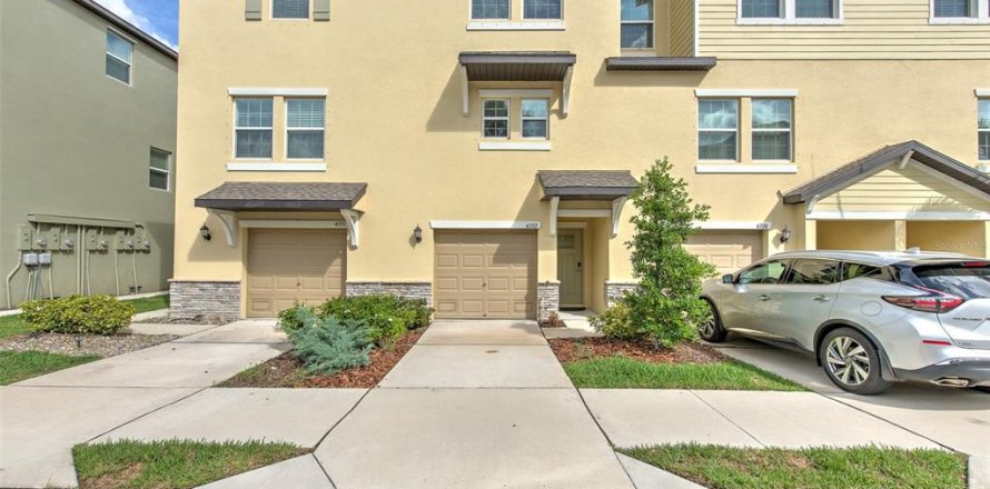 Townhouse in PALM RIVER TOWNHOMES in Tampa, Florida 2 bedrooms, 145.76 sq.m. № 2208371