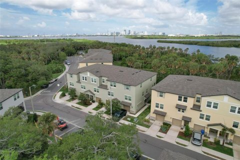 Townhouse in PALM RIVER TOWNHOMES in Tampa, Florida 2 bedrooms, 145.76 sq.m. № 2208371 - photo 30