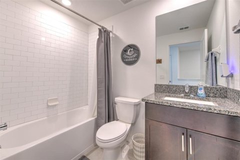 Townhouse in PALM RIVER TOWNHOMES in Tampa, Florida 2 bedrooms, 145.76 sq.m. № 2208371 - photo 19