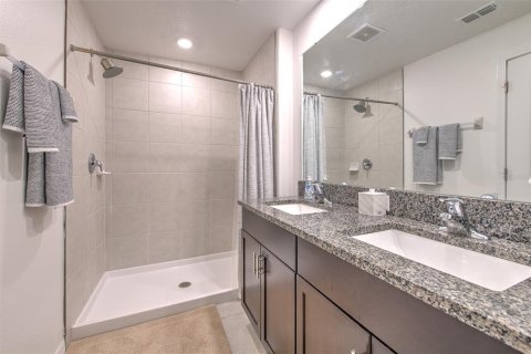 Townhouse in PALM RIVER TOWNHOMES in Tampa, Florida 2 bedrooms, 145.76 sq.m. № 2208371 - photo 16