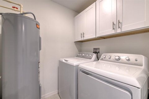 Townhouse in PALM RIVER TOWNHOMES in Tampa, Florida 2 bedrooms, 145.76 sq.m. № 2208371 - photo 21