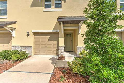 Townhouse in PALM RIVER TOWNHOMES in Tampa, Florida 2 bedrooms, 145.76 sq.m. № 2208371 - photo 2