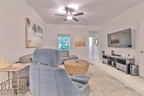 Townhouse in PALM RIVER TOWNHOMES in Tampa, Florida 2 bedrooms, 145.76 sq.m. № 2208371 - photo 6