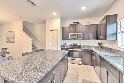Townhouse in PALM RIVER TOWNHOMES in Tampa, Florida 2 bedrooms, 145.76 sq.m. № 2208371 - photo 10