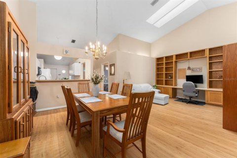 Townhouse in Gainesville, Florida 2 bedrooms, 131.92 sq.m. № 2101054 - photo 12