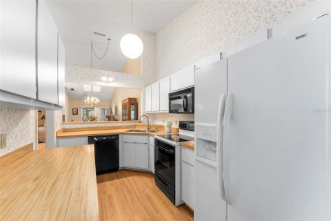 Townhouse in Gainesville, Florida 2 bedrooms, 131.92 sq.m. № 2101054 - photo 8