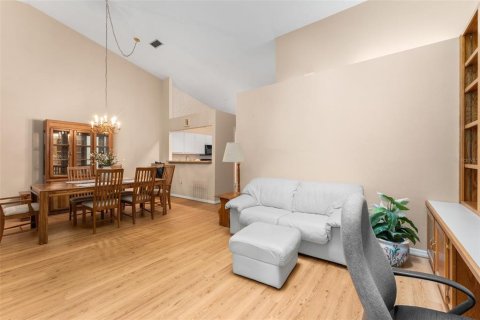 Townhouse in Gainesville, Florida 2 bedrooms, 131.92 sq.m. № 2101054 - photo 13