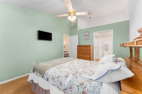 Townhouse in Gainesville, Florida 2 bedrooms, 131.92 sq.m. № 2101054 - photo 16