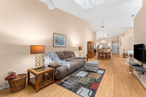 Townhouse in Gainesville, Florida 2 bedrooms, 131.92 sq.m. № 2101054 - photo 3
