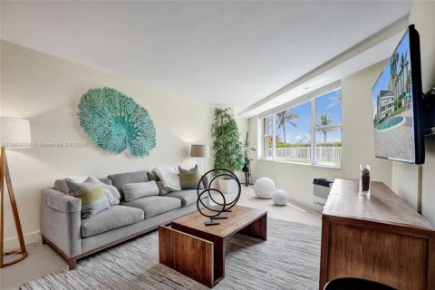 Copropriété à vendre à Hallandale Beach, Floride: 2 chambres, 112.5 m2 № 1923456 - photo 11