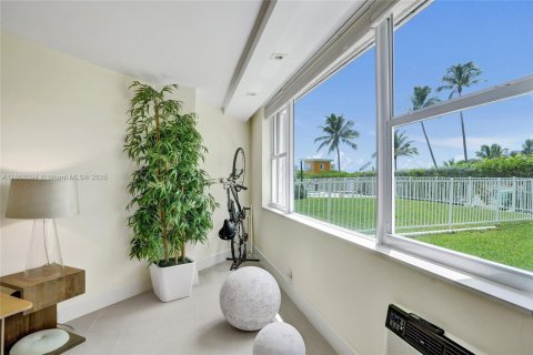 Copropriété à vendre à Hallandale Beach, Floride: 2 chambres, 112.5 m2 № 1923456 - photo 15