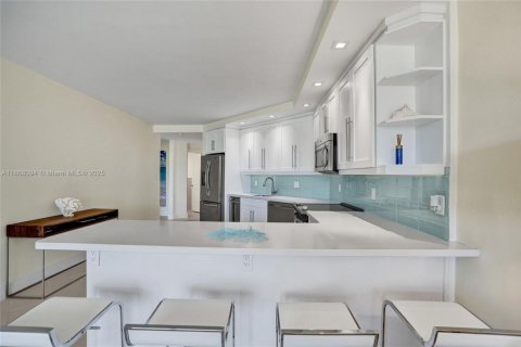 Copropriété à vendre à Hallandale Beach, Floride: 2 chambres, 112.5 m2 № 1923456 - photo 2