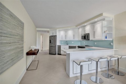 Copropriété à vendre à Hallandale Beach, Floride: 2 chambres, 112.5 m2 № 1923456 - photo 24