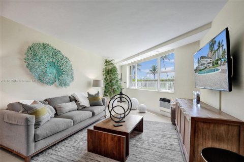 Copropriété à vendre à Hallandale Beach, Floride: 2 chambres, 112.5 m2 № 1923456 - photo 5