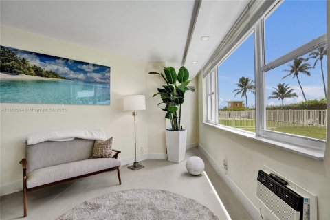 Copropriété à vendre à Hallandale Beach, Floride: 2 chambres, 112.5 m2 № 1923456 - photo 10