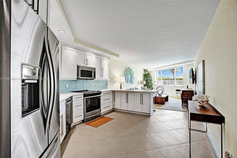 Condo à Hallandale Beach, Floride, 2 chambres  № 1923456