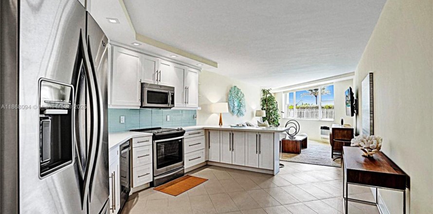 Condo à Hallandale Beach, Floride, 2 chambres  № 1923456