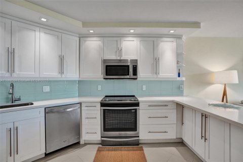 Copropriété à vendre à Hallandale Beach, Floride: 2 chambres, 112.5 m2 № 1923456 - photo 20