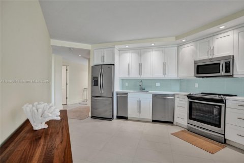 Copropriété à vendre à Hallandale Beach, Floride: 2 chambres, 112.5 m2 № 1923456 - photo 3
