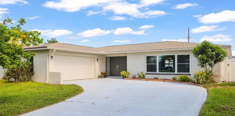 Villa ou maison à Seminole, Floride 3 chambres, 215.63 m2 № 2314916
