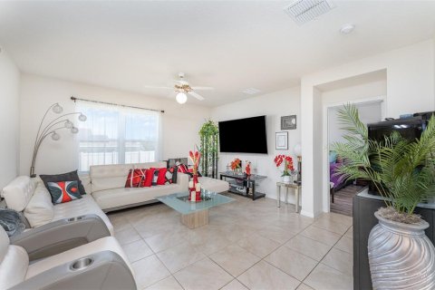 House in Haines City, Florida 4 bedrooms, 173.45 sq.m. № 1637081 - photo 3