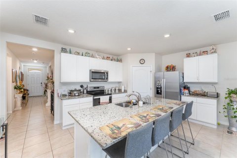 House in Haines City, Florida 4 bedrooms, 173.45 sq.m. № 1637081 - photo 5