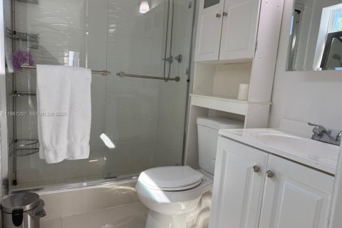 Villa ou maison à vendre à Miami, Floride: 3 chambres, 115.94 m2 № 2028571 - photo 22