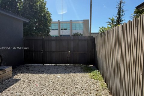 Villa ou maison à vendre à Miami, Floride: 3 chambres, 115.94 m2 № 2028571 - photo 27