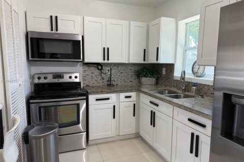 Villa ou maison à vendre à Miami, Floride: 3 chambres, 115.94 m2 № 2028571 - photo 16