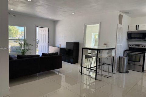 Villa ou maison à vendre à Miami, Floride: 3 chambres, 115.94 m2 № 2028571 - photo 13