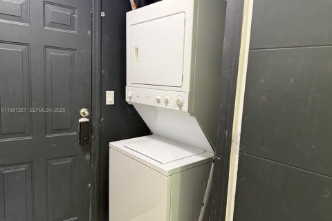 Villa ou maison à vendre à Miami, Floride: 3 chambres, 115.94 m2 № 2028571 - photo 25