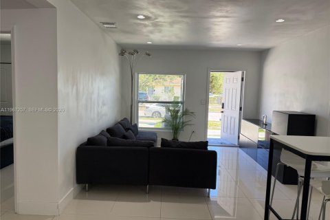 Villa ou maison à vendre à Miami, Floride: 3 chambres, 115.94 m2 № 2028571 - photo 14