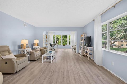 Condo in Clearwater, Florida, 2 bedrooms  № 2394058 - photo 7