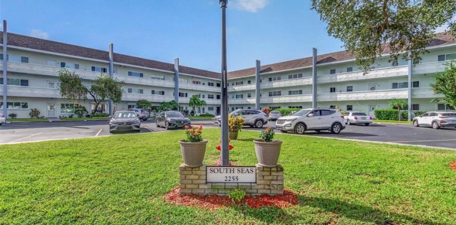 Condo in Clearwater, Florida, 2 bedrooms  № 2394058