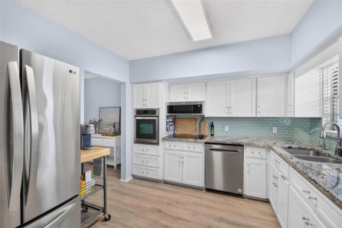 Condo in Clearwater, Florida, 2 bedrooms  № 2394058 - photo 15