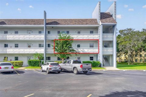 Condo in Clearwater, Florida, 2 bedrooms  № 2394058 - photo 2