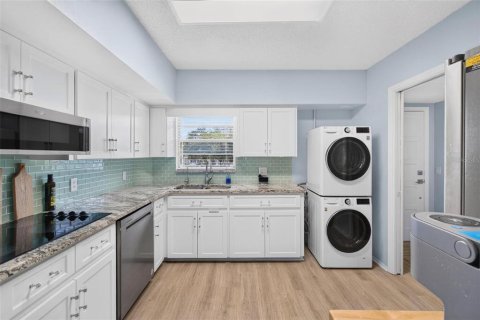 Condo in Clearwater, Florida, 2 bedrooms  № 2394058 - photo 13