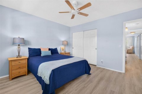 Condo in Clearwater, Florida, 2 bedrooms  № 2394058 - photo 17