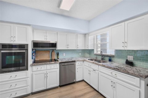 Condo in Clearwater, Florida, 2 bedrooms  № 2394058 - photo 14