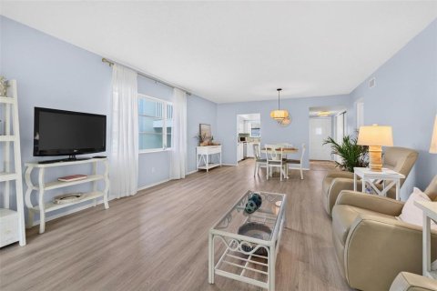 Condo in Clearwater, Florida, 2 bedrooms  № 2394058 - photo 11
