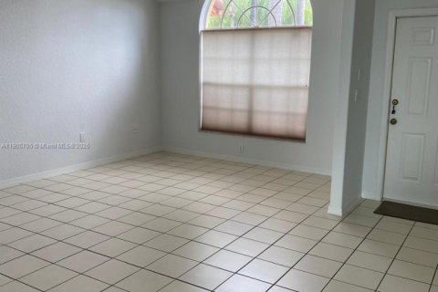 House in Doral, Florida 3 bedrooms, 176.98 sq.m. № 1956823 - photo 15